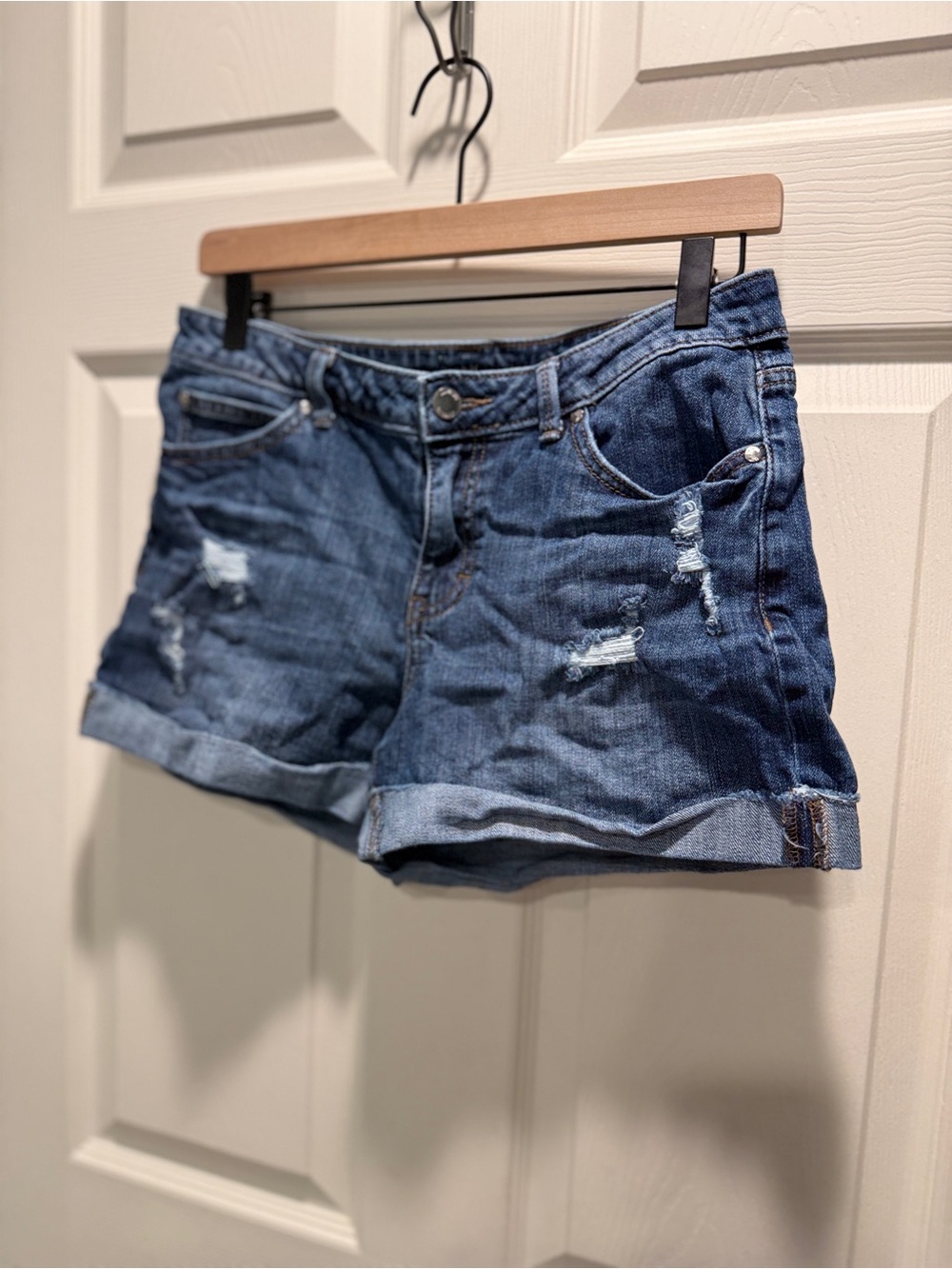 Jennifer Lopez Distressed Denim Shorts Size 8 Cuffed Stretch Blue Jean - Picture 3 of 9